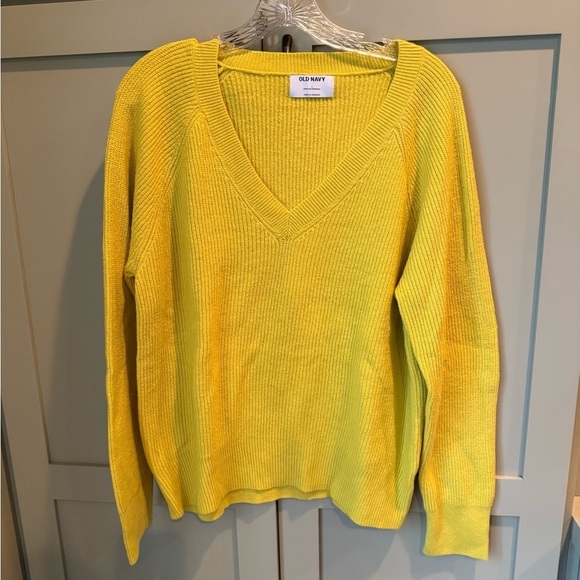 Old Navy Sweaters - NWOT Old Navy Citron V-Neck Knit Sweater SZ L